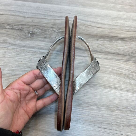 Tory Burch Sandals Cameron Size 7M Pewter Croc Embossed Leather Thong Flats - Picture 2 of 10